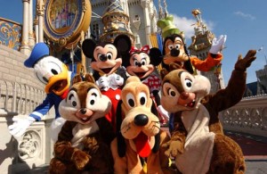 Disney-World-Utilizes-Visitors-Theme-Park-Memories-And-Social-Media-300x195.jpg